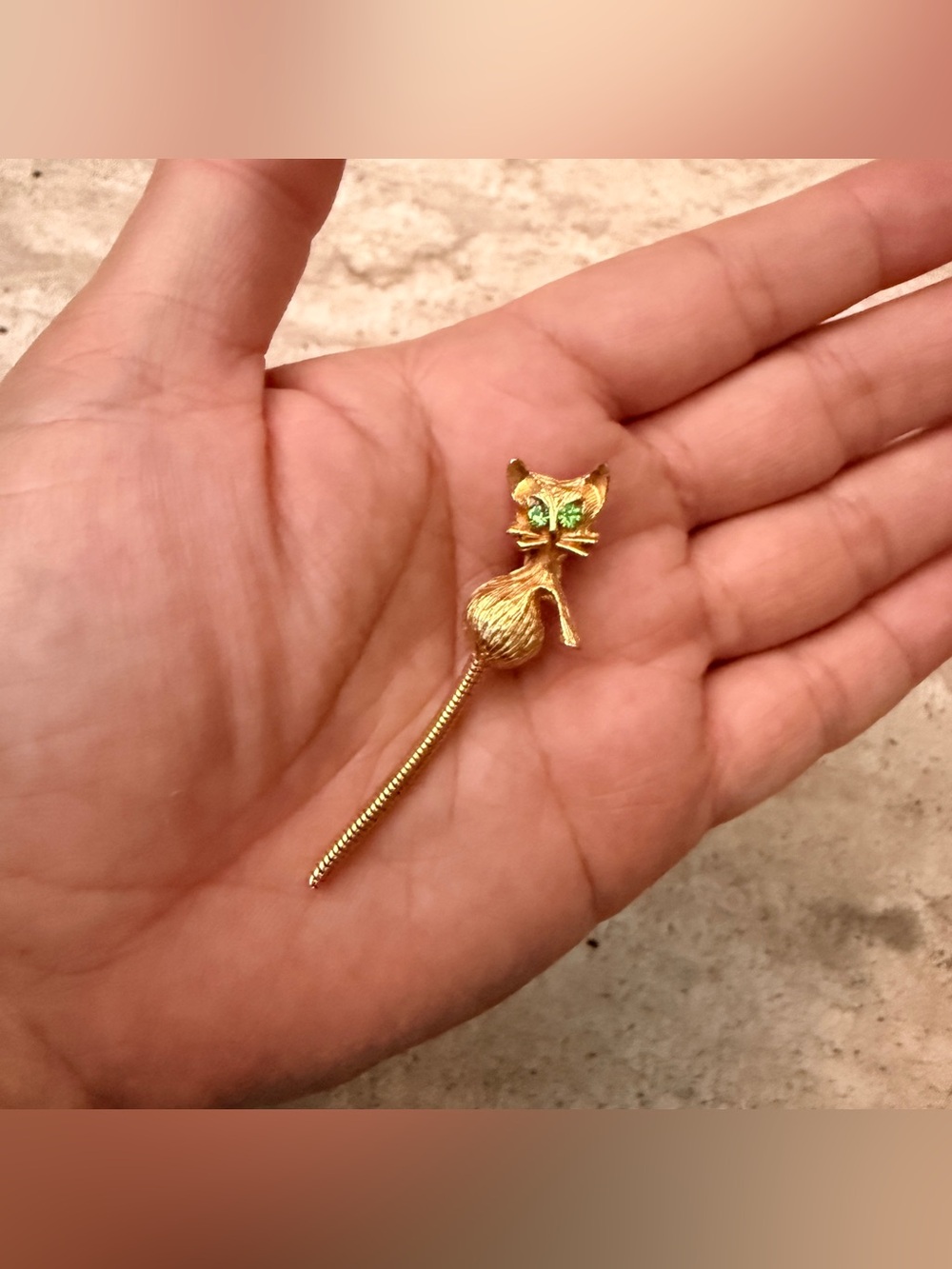 Vintage gold cat brooch
